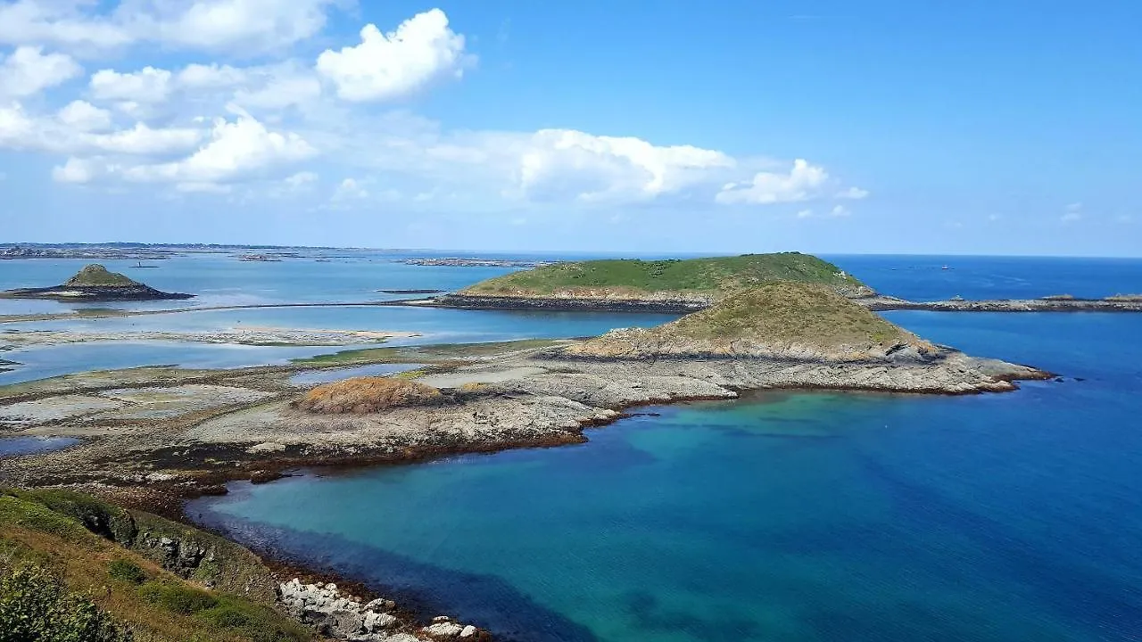 Holiday home Hon Ti Longere Bretonne Authentique A 700M De La Mer Plouezec